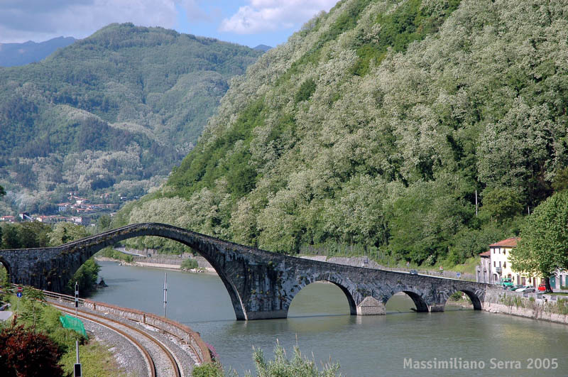 Il%20Ponte%20del%20Diavolo%20a%20Borgo%20a%20Mozzano.jpg