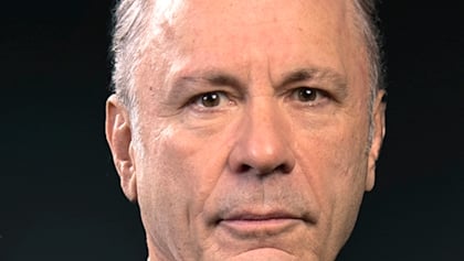 brucedickinsonpressoct2025_420x237.jpg