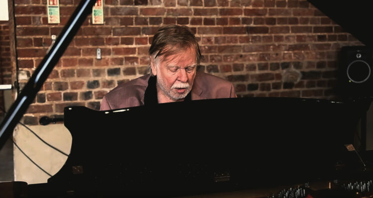 rickwakeman925-2-750x398.jpg