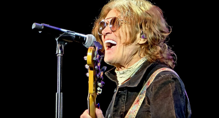 glennhughes1025-1-750x404.jpg