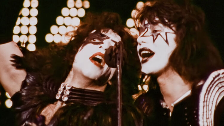 kiss1025-2-750x424.jpg